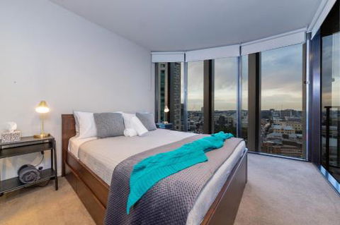 Impressive River & City Views In CBD - Accommodation Burleigh 4