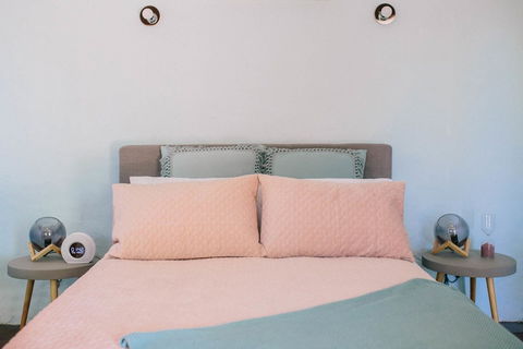 Terroir Auburn - Accommodation Burleigh 4