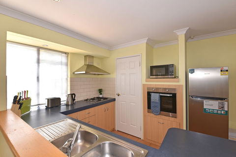 Redcliff Home Close To City & Airport - Accommodation Burleigh 3
