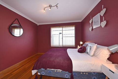 Redcliff Home Close To City & Airport - Accommodation Burleigh 0