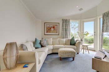 Aegina - Accommodation Burleigh 3