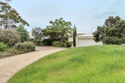 Aegina - Accommodation Burleigh 4