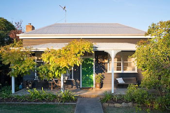 Ebony Twigg - Accommodation Burleigh 1