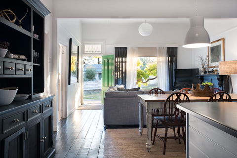 Ebony Twigg - Accommodation Burleigh 2
