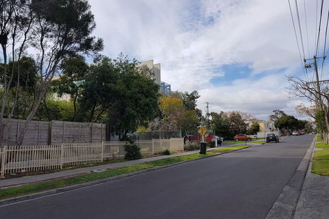 Clayton Apartment - Accommodation Burleigh 5