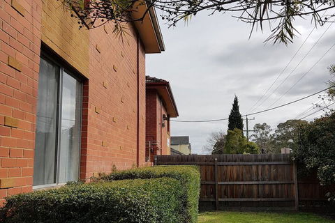 Clayton Apartment - Accommodation Burleigh 2