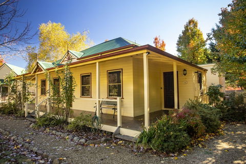 Autumn Beauty 4 - Accommodation Burleigh 2