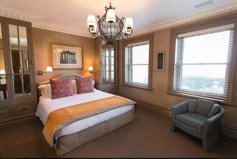 Linden Hall - Accommodation Burleigh 4
