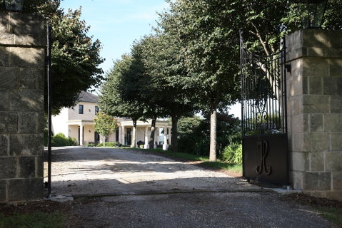 Linden Hall - Accommodation Burleigh 2
