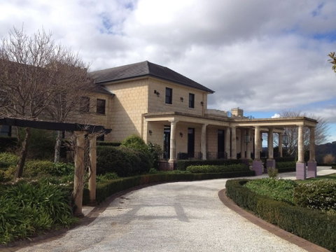 Linden Hall - Accommodation Burleigh 0