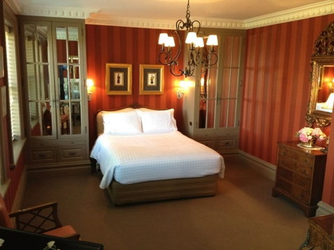 Linden Hall - Accommodation Burleigh 3