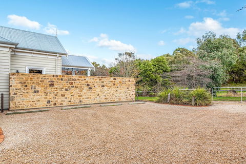 Grandview Accommodation - The Elm Tree Apartments - Accommodation Burleigh 2