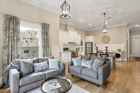 Grandview Accommodation - The Elm Tree Apartments - Accommodation Burleigh 5