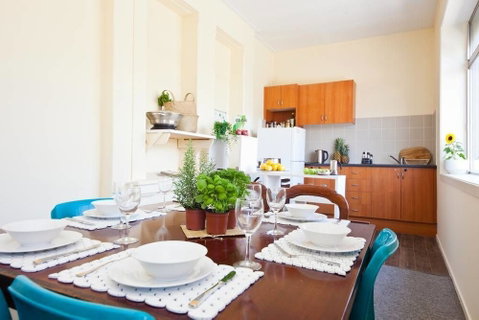 WB319 Chatswood Charmer Roomy 3 Bed Apartment - Accommodation Burleigh 1