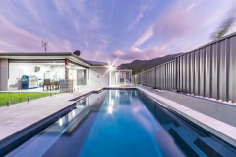 Whitsunday Sands - Cannon Valley - Accommodation Burleigh 0
