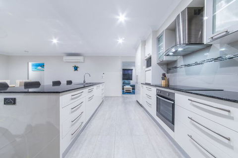 Whitsunday Sands - Cannon Valley - Accommodation Burleigh 2