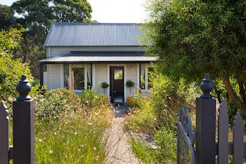 Koovelly - Accommodation Burleigh 0