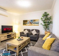 Deluxe Stays McMillan Holiday Apartments with Complimentary Parking  Netflix - Accommodation Burleigh