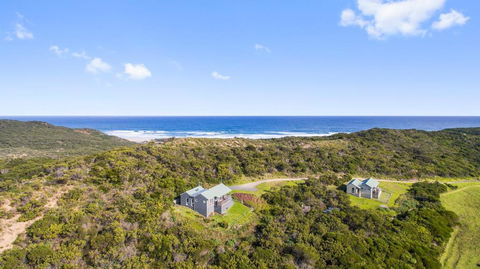 Joanna Cottage - Accommodation Burleigh 5