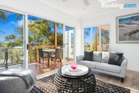 Avalon Tree House - Accommodation Burleigh 3