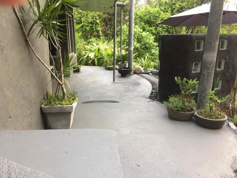 Earthship Daintree - Accommodation Burleigh 2