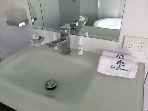 The Banksias - Accommodation Burleigh 5
