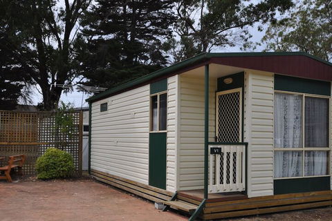 Dylene Caravan Park - 2 Br Family Cabin With Air - Accommodation Burleigh 1