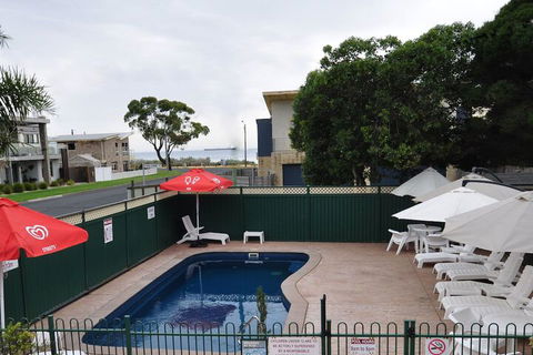 Dylene Caravan Park - 2 Br Family Cabin With Air - Accommodation Burleigh 2