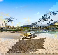 Resort Style 2 Bdrm in Homebush with Bay View - Accommodation Burleigh