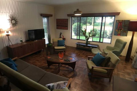 Silver Sands - A Unique Retro Beauty - Accommodation Burleigh 4