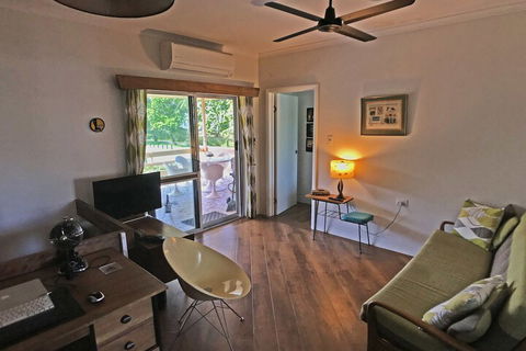 Silver Sands - A Unique Retro Beauty - Accommodation Burleigh 3