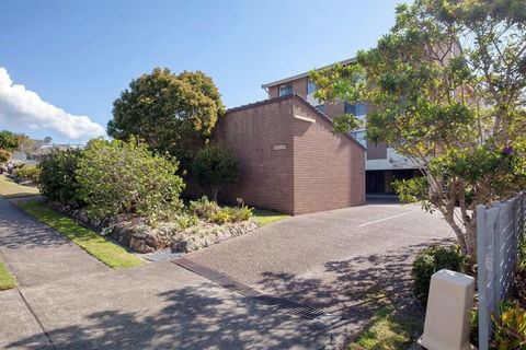 Kamilaroi Unit 6, 58-60 Magnus Street - Accommodation Burleigh 1