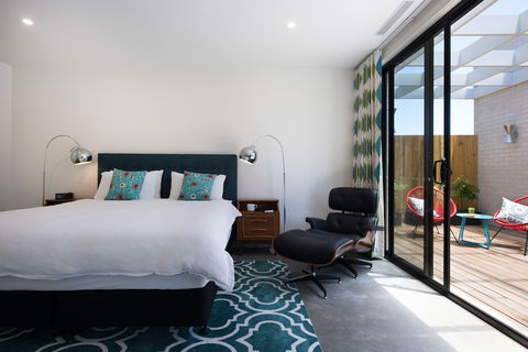 Arenas South - Accommodation Burleigh 2