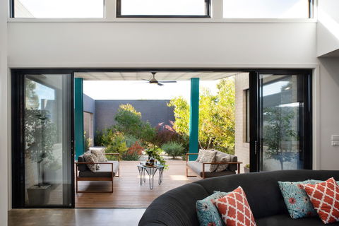 Arenas South - Accommodation Burleigh 1