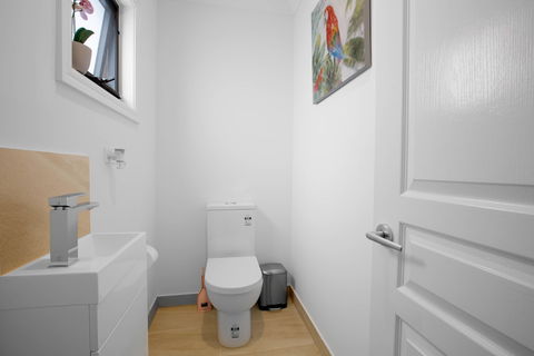 AUJOY 3 Bed Townhouse Burwood 1 - Accommodation Burleigh 4