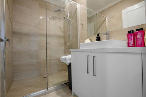 AUJOY 3 Bed Townhouse Burwood 1 - Accommodation Burleigh 2