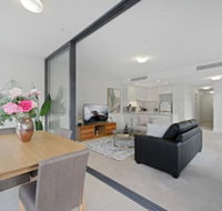 HomeHotel Walking to Trains Westfield  Cinema - Accommodation Burleigh