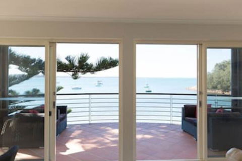 VUES At Salamander Bay - Accommodation Burleigh 0