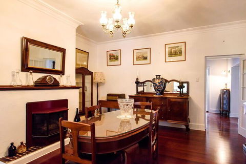 Fairlawn Estate - Accommodation Burleigh 7