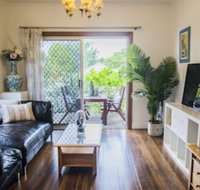 Bright  Spacious Home with Hotel Grade Cleanliness - Accommodation Burleigh