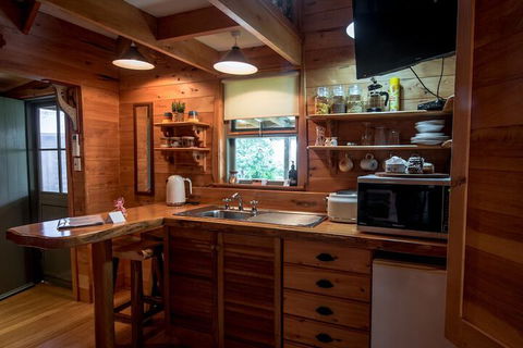 Guide Falls Cottage - Accommodation Burleigh 7