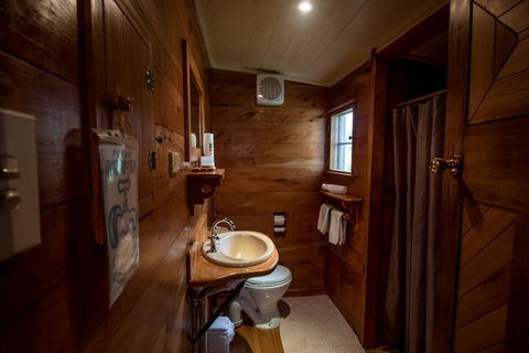 Guide Falls Cottage - Accommodation Burleigh 2