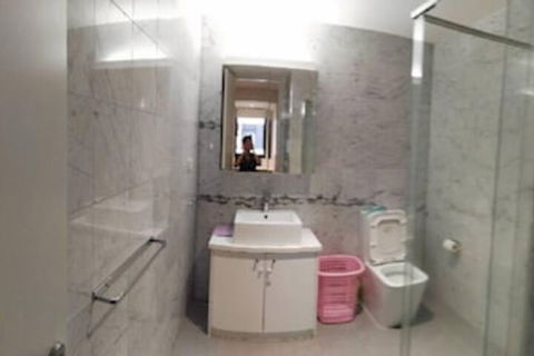 Notting Hill Apartment - Accommodation Burleigh 3