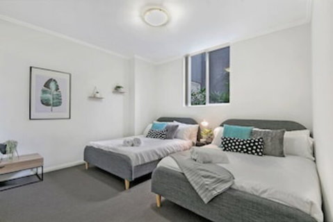 Southwest Liverpool Area 3 Beds & Parking Nwf003 - Accommodation Burleigh 0