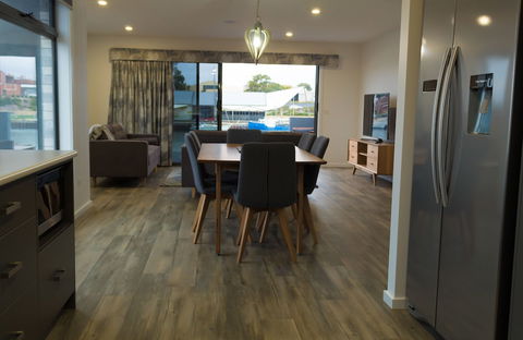 Ulverstone Waterfront Apartments - Accommodation Burleigh 6