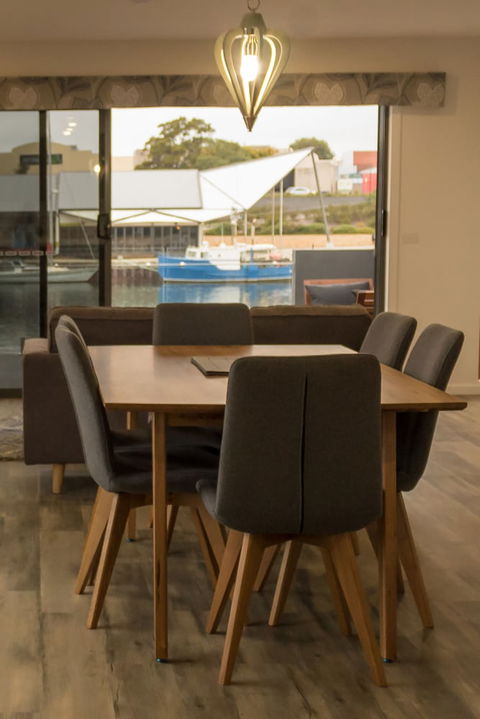 Ulverstone Waterfront Apartments - Accommodation Burleigh 5