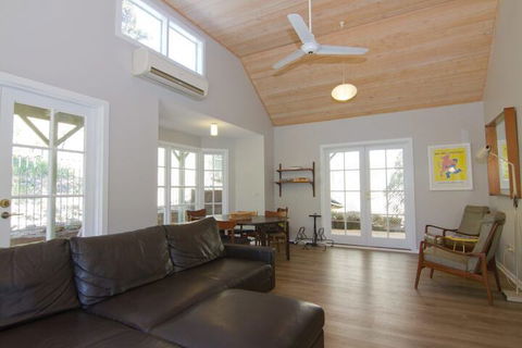 Atticus Cottage - Accommodation Burleigh 2