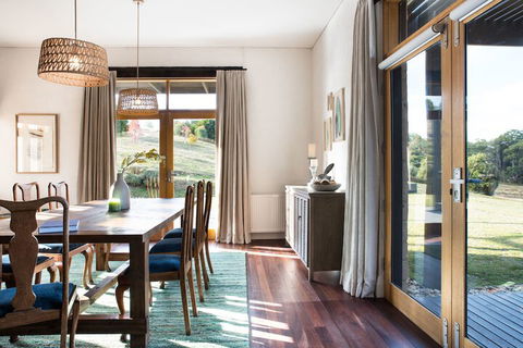 Three Paddocks - Accommodation Burleigh 2