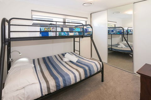 Gale House - Accommodation Burleigh 4