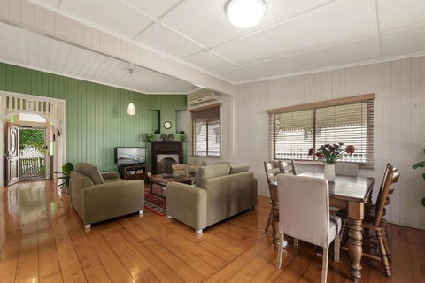 Ambiente Cottage Pet & Family Friendly - Accommodation Burleigh 7